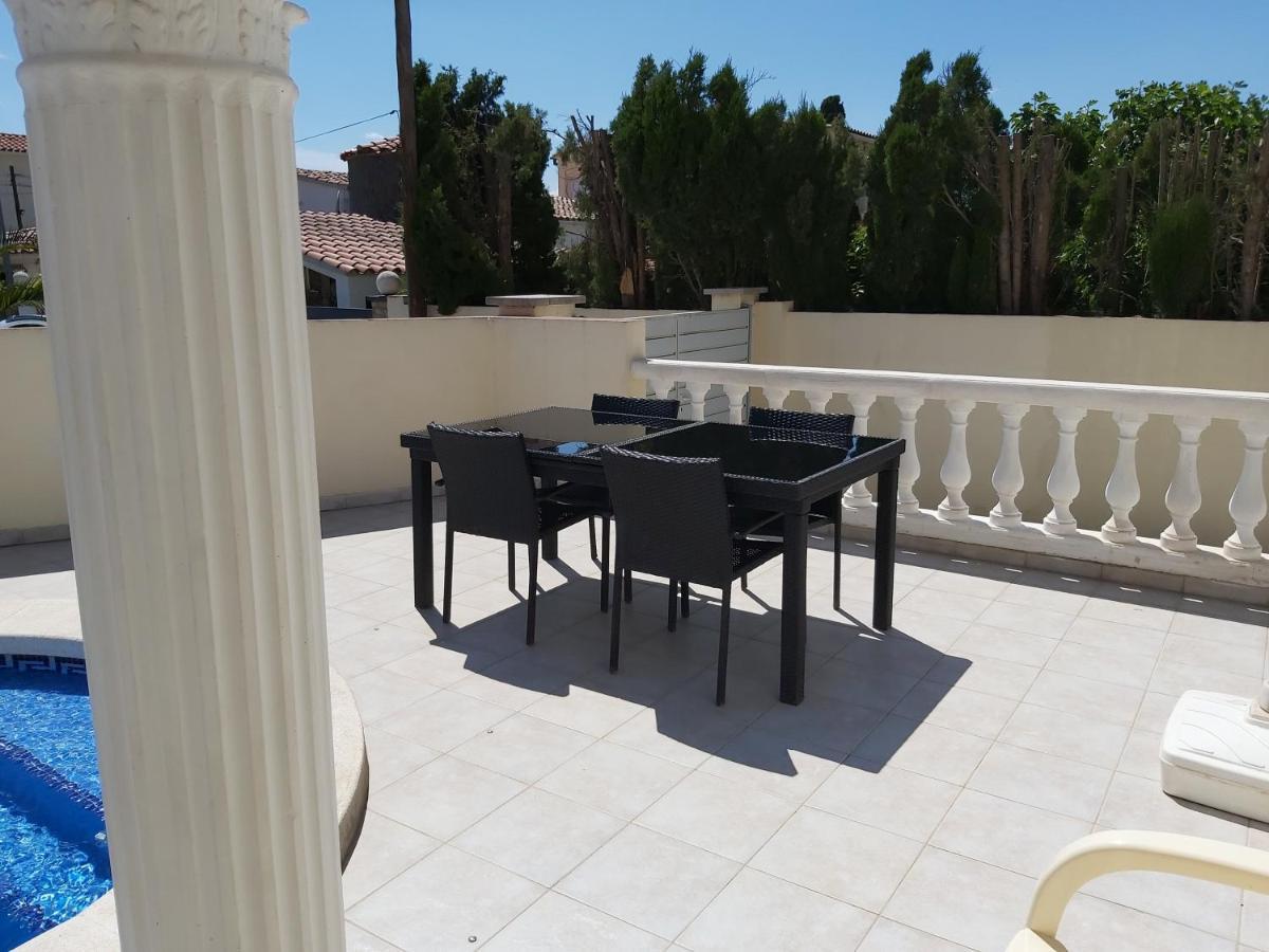 Villa Casa Amb Piscina Privada à Empuriabrava Extérieur photo